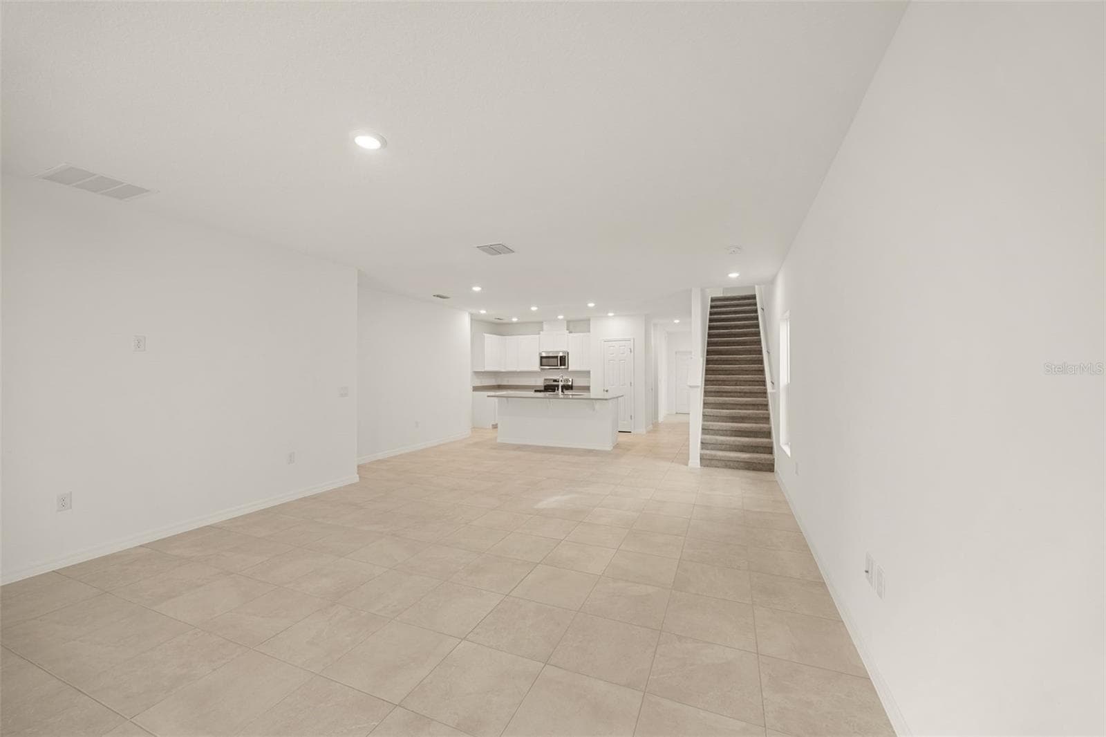 Kitchen & Great Room - 1260 WHITE ASH LOOP, DELAND
