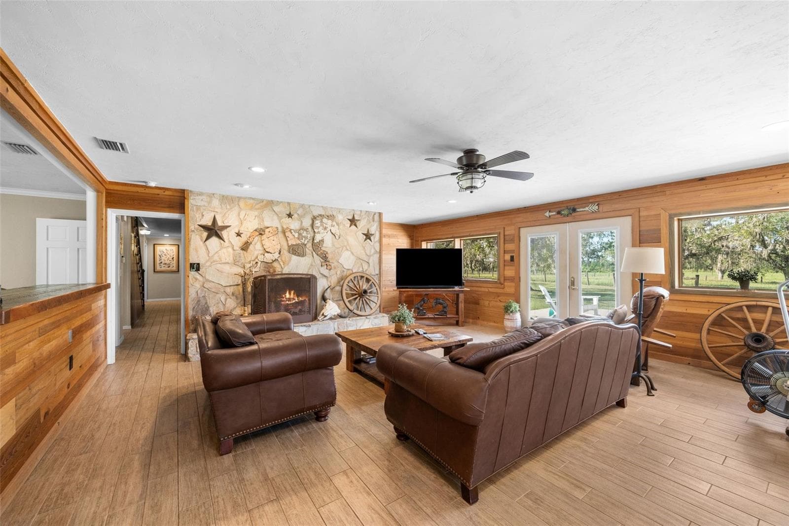 Single Family Residence at METES & BOUNDS, STARKE, photo 5 of 41