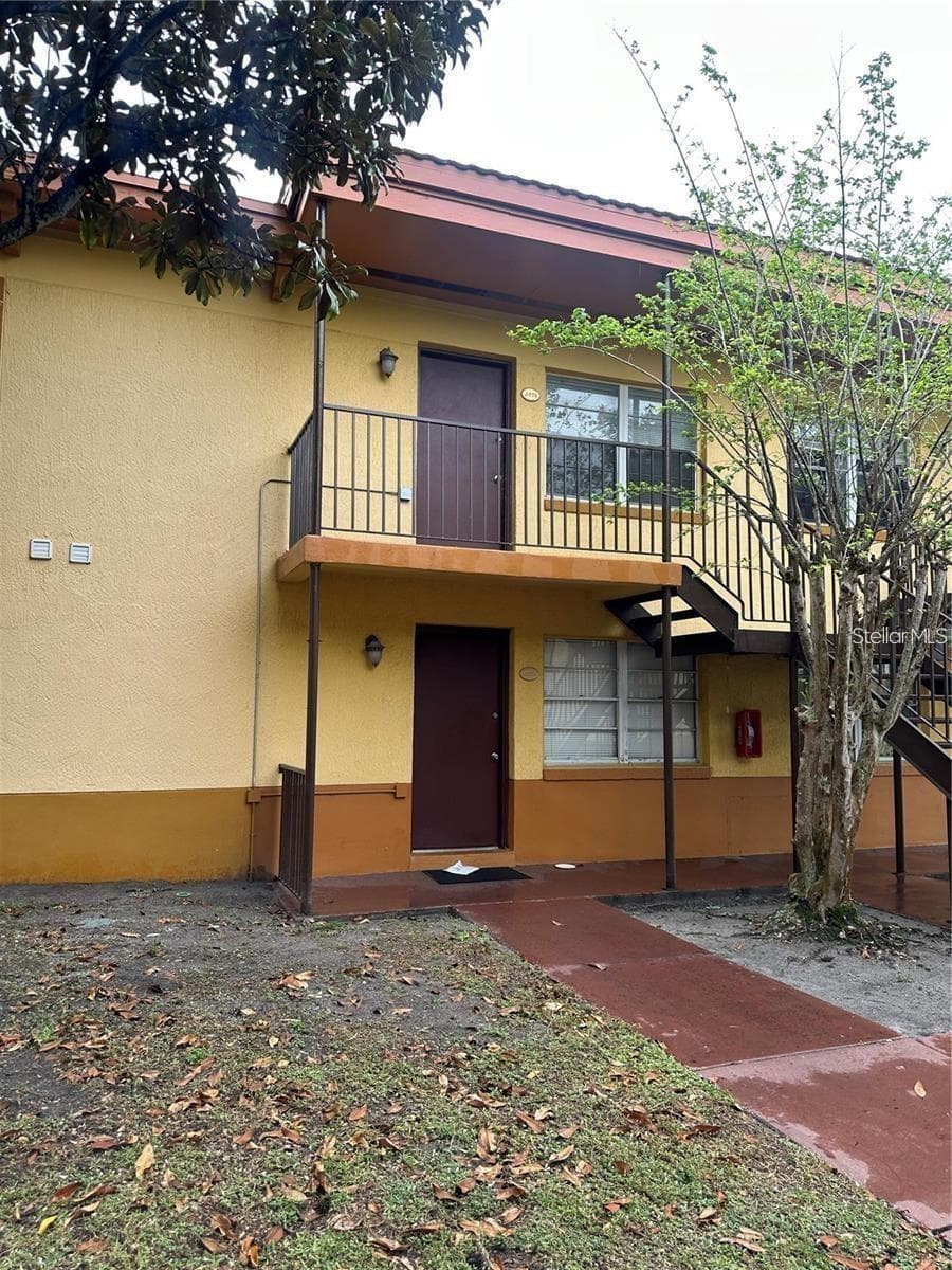Condominium at 778 RIDENHOUR CIR #778, ORLANDO, photo 2 of 6