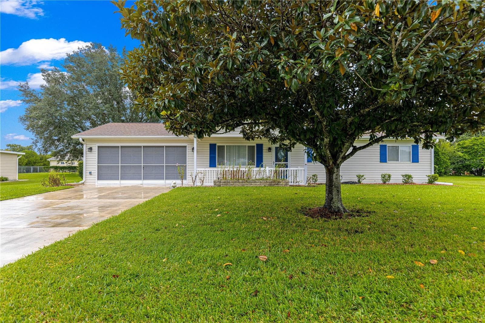 FRONT OF HOUSE THE DRIVEWAY JUST GOT POWER WASHED - 10434 SE 178TH PL, SUMMERFIELD