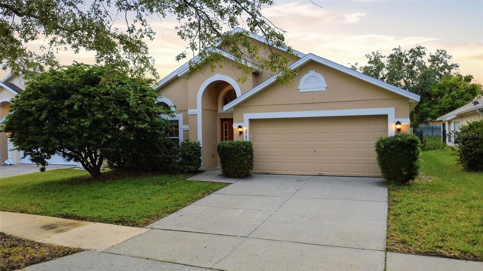 Front - 5742 ESSEX ISLE DR, ORLANDO