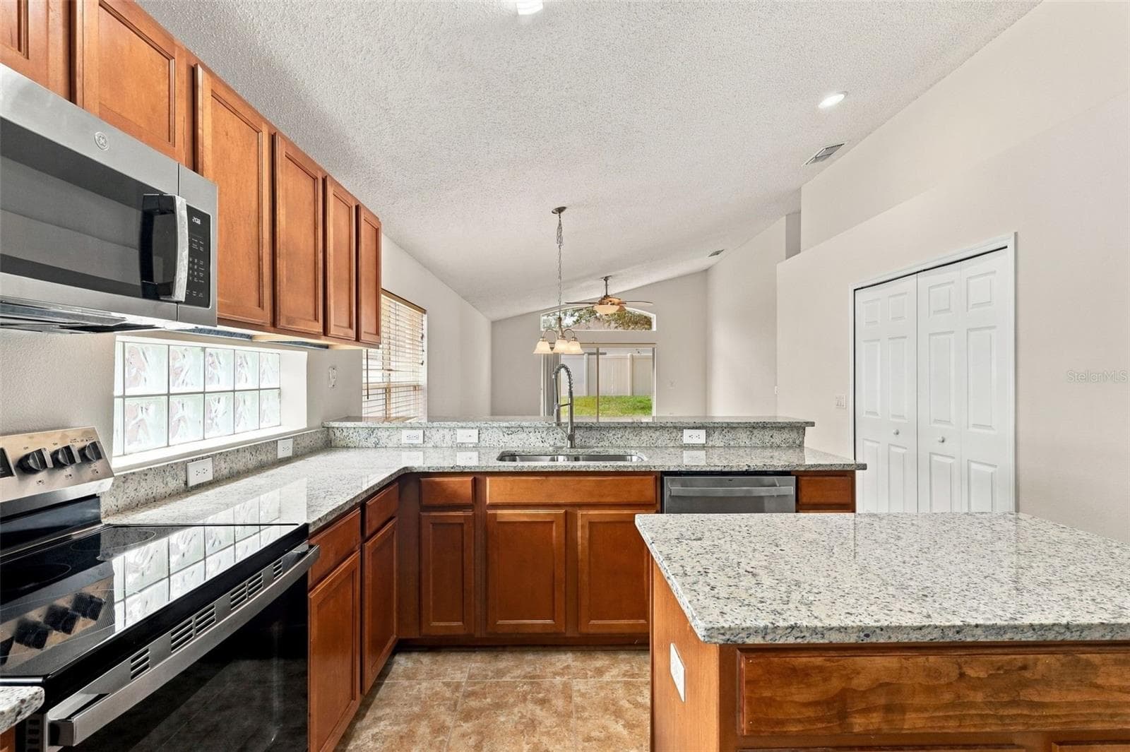 Kitchen - 5742 ESSEX ISLE DR, ORLANDO