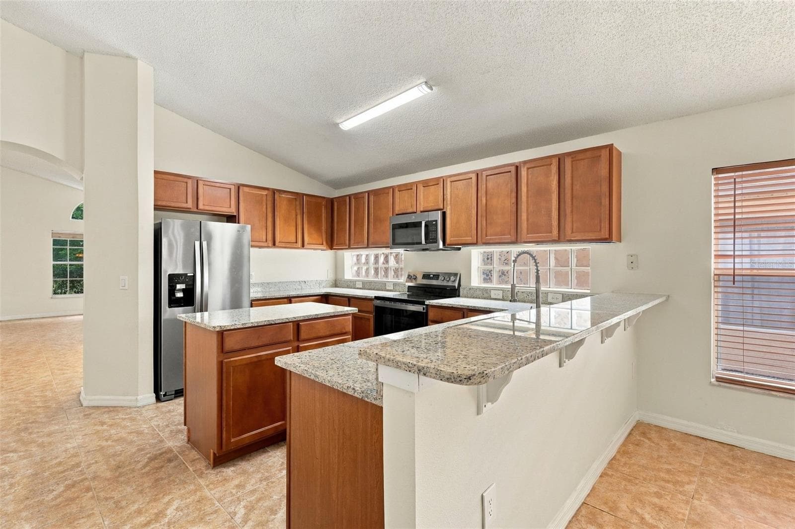 Kitchen - 5742 ESSEX ISLE DR, ORLANDO