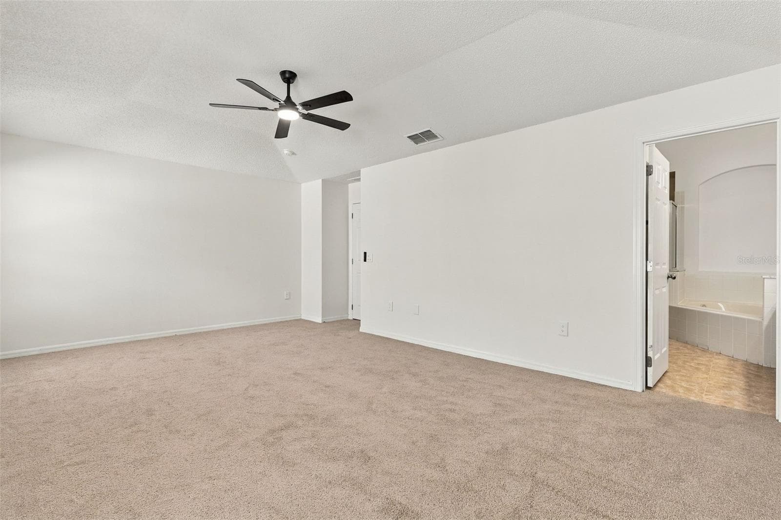 Primary Suite - Bedroom - 5742 ESSEX ISLE DR, ORLANDO