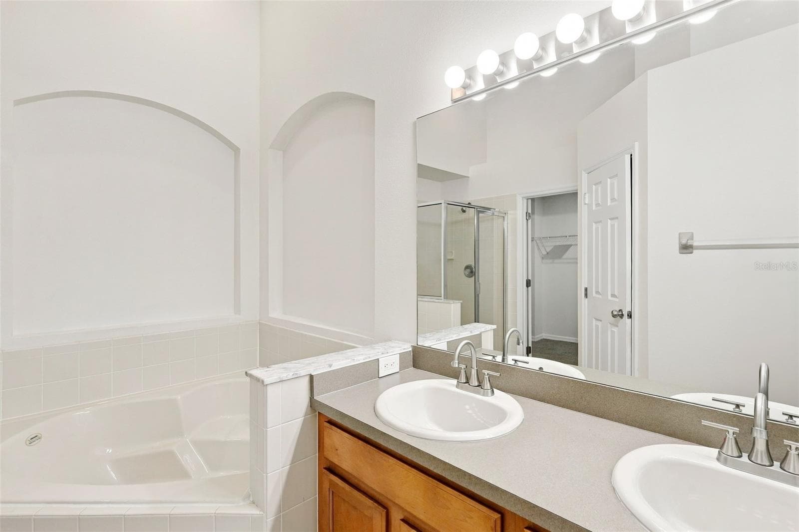 Primary Suite - Bathroom - 5742 ESSEX ISLE DR, ORLANDO