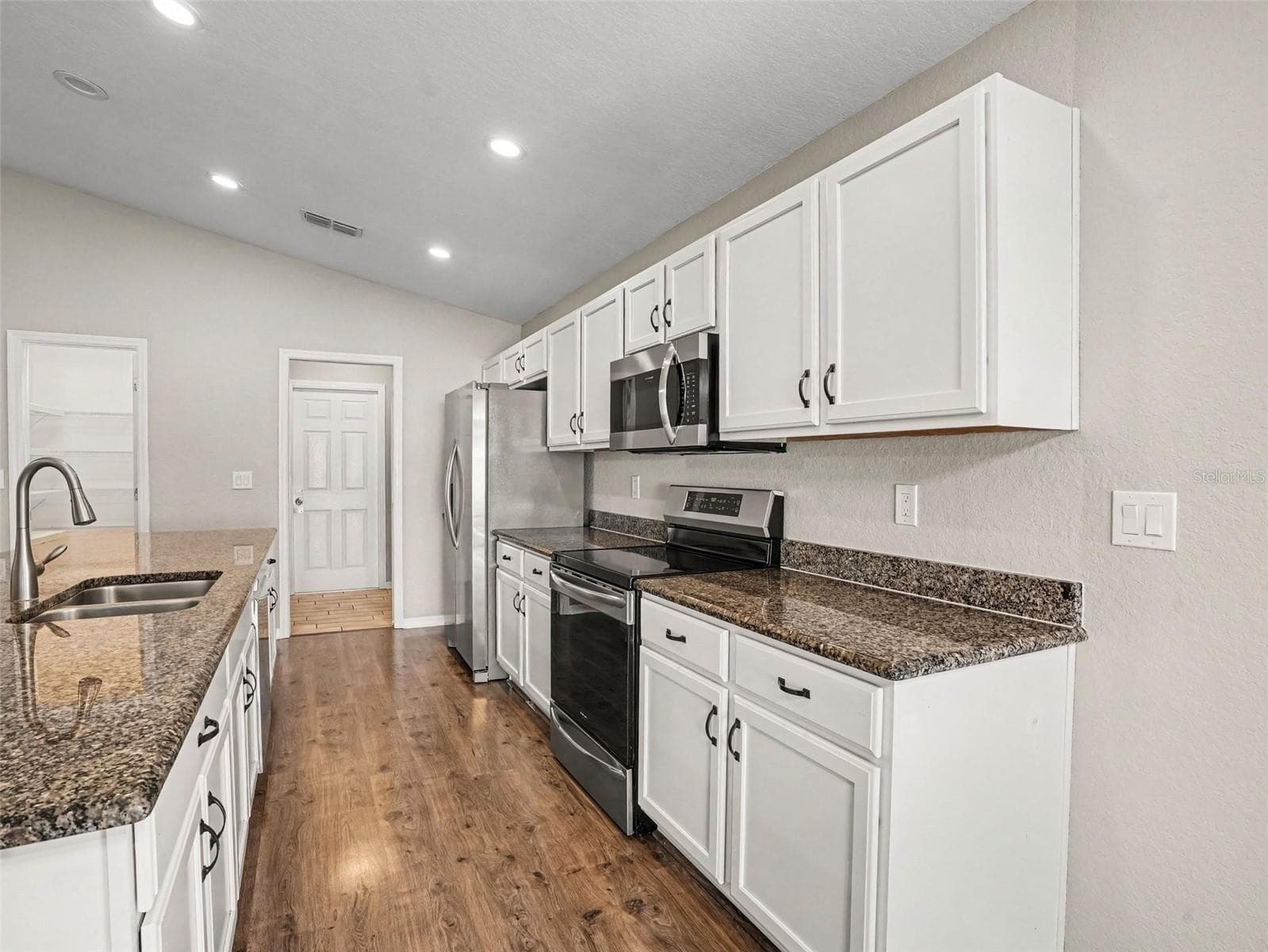 Single Family Residence at 1919 DANES CT, LAKELAND, photo 9 of 19