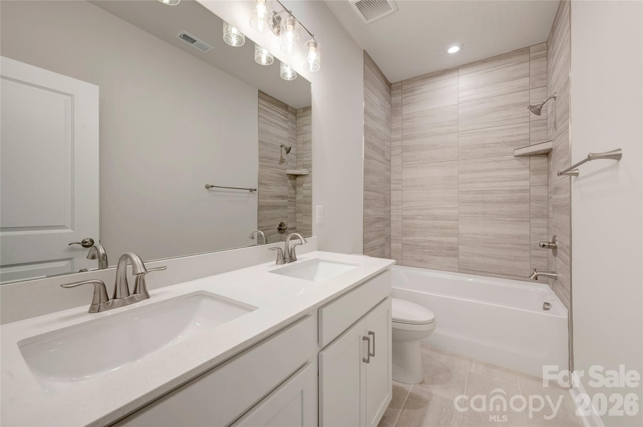Secondary bathroom with tiled walls above the tub - Fort Mill