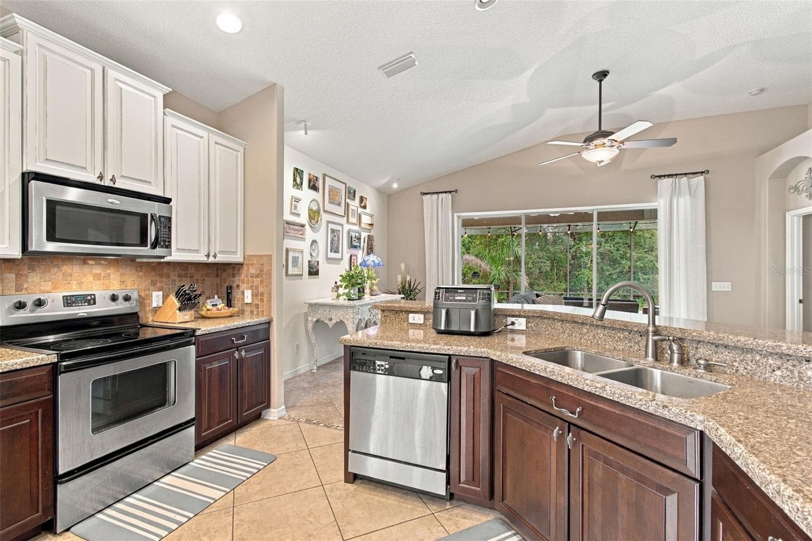 Single Family Residence at 11009 ROCKLEDGE VIEW DR, RIVERVIEW, photo 11 of 92