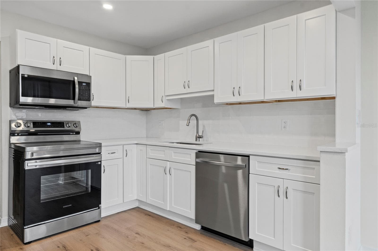 KITCHEN - 4895 BAY ST NE #109, ST PETERSBURG