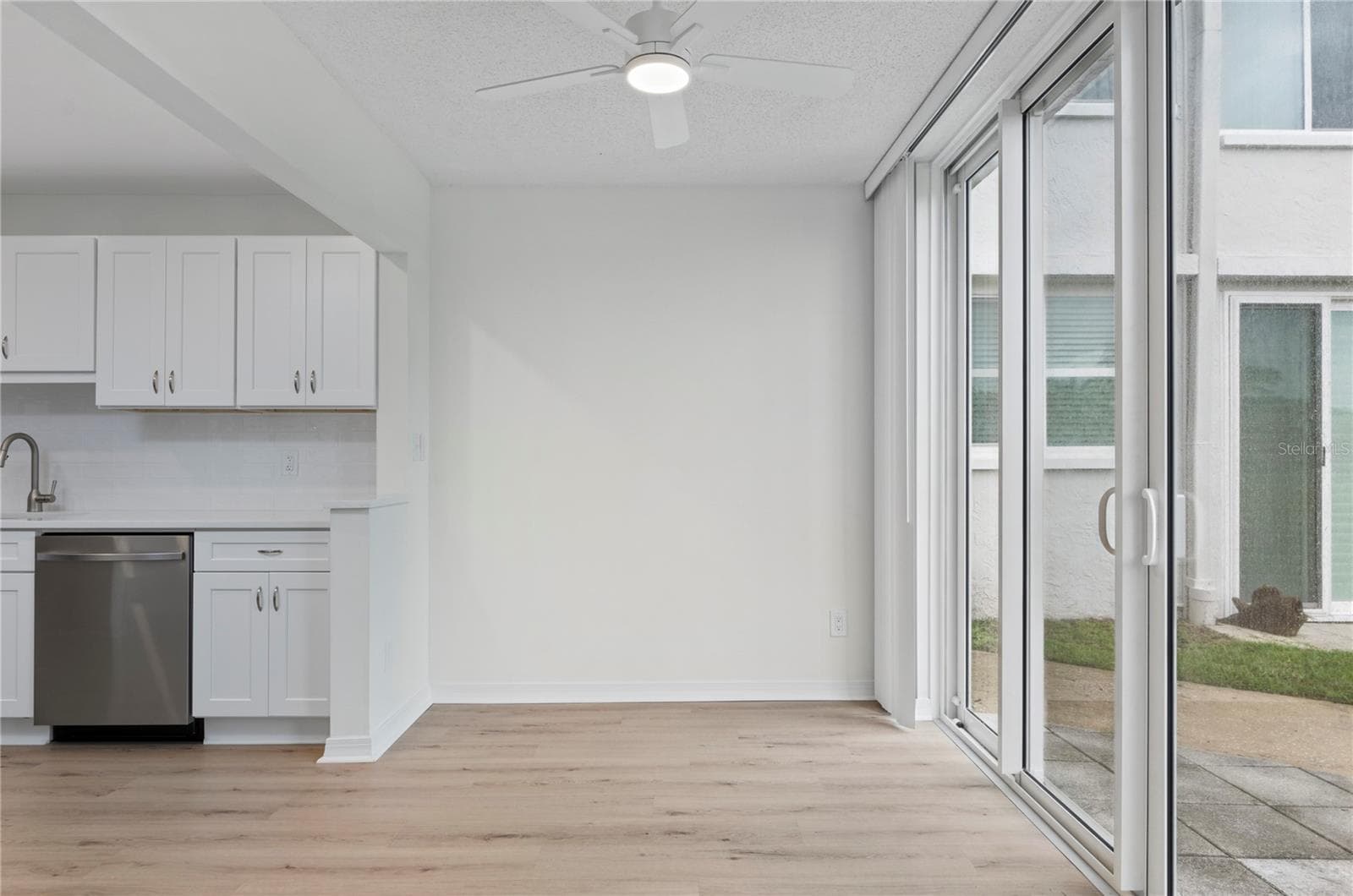 EAT IN SPACE IN KITCHEN - 4895 BAY ST NE #109, ST PETERSBURG