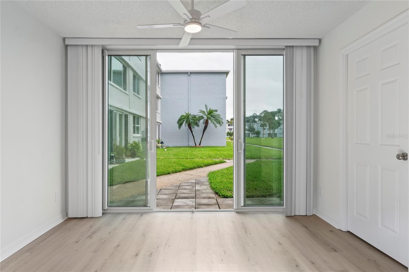 FLORIDA ROOM - 4895 BAY ST NE #109, ST PETERSBURG