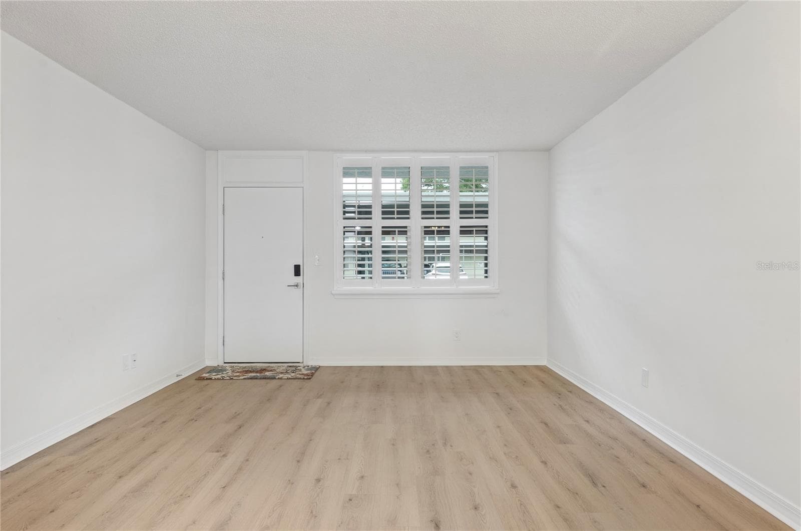 LIVING ROOM FROM DINING - 4895 BAY ST NE #109, ST PETERSBURG