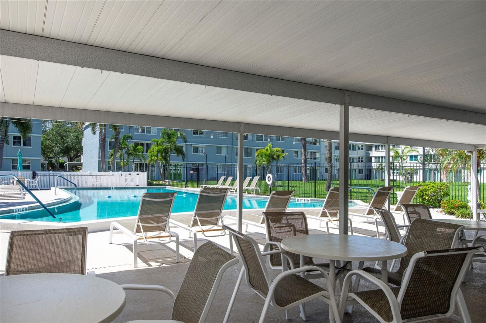 OUTDOOR AREA BY POOL - 4895 BAY ST NE #109, ST PETERSBURG