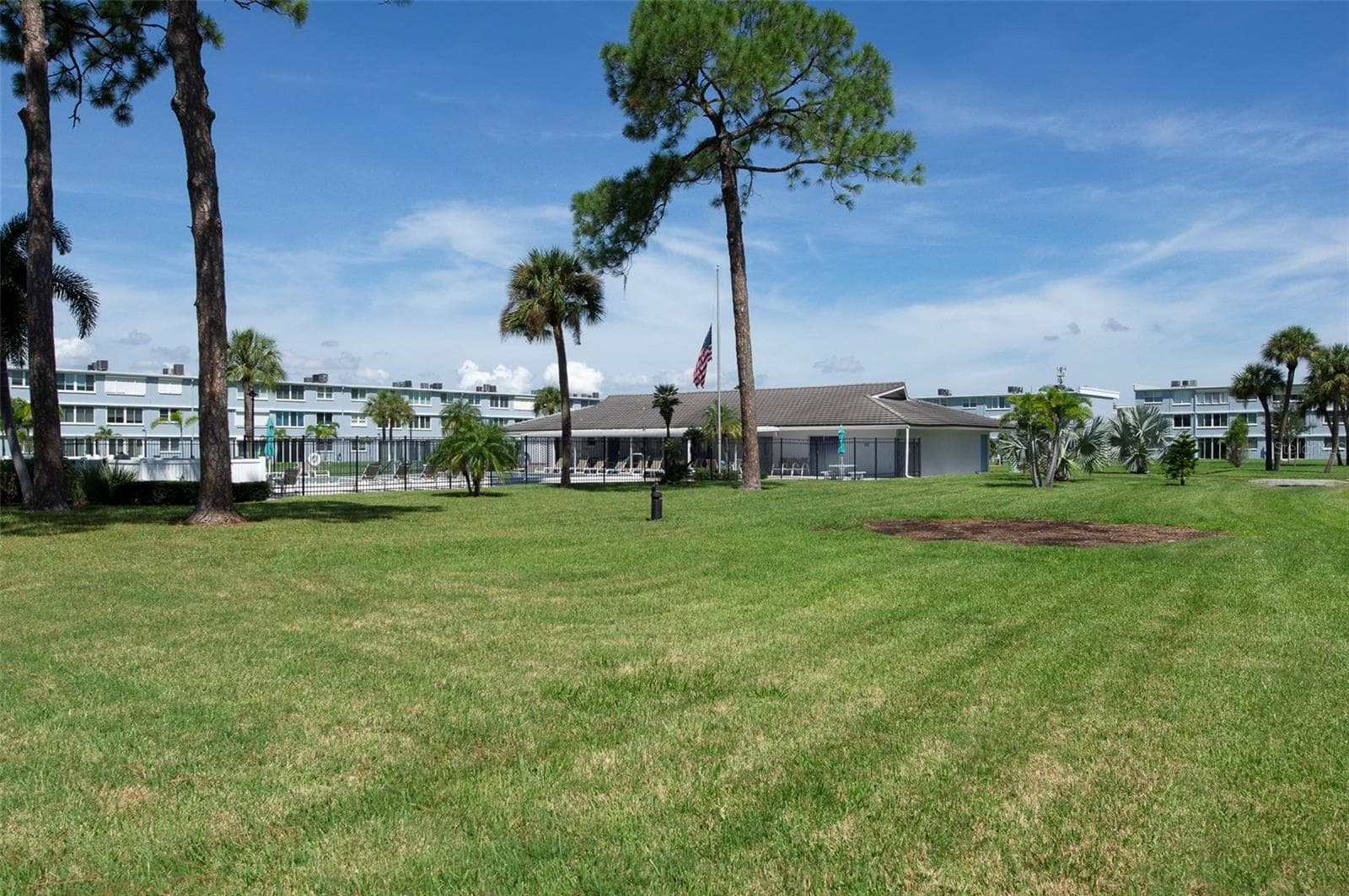 GROUNDS - 4895 BAY ST NE #109, ST PETERSBURG