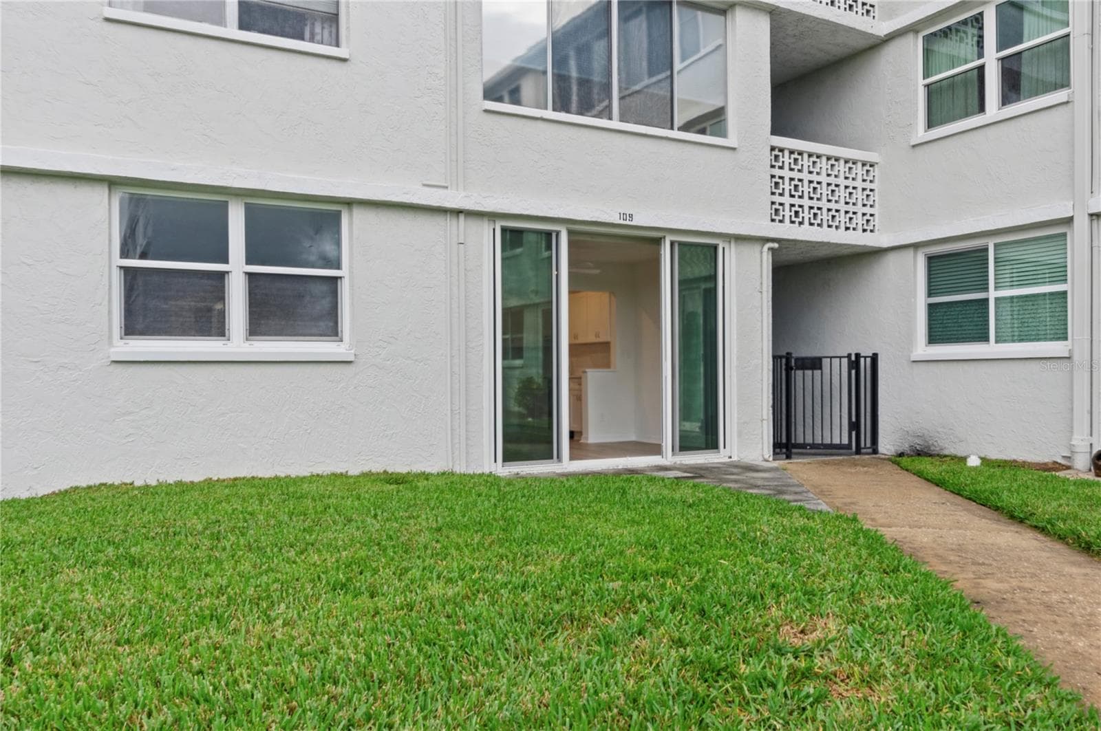 BACK OF UNIT - 4895 BAY ST NE #109, ST PETERSBURG