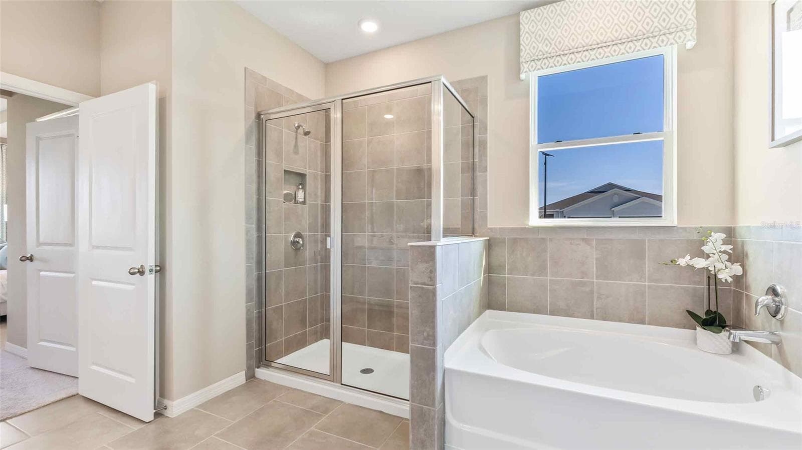 Single Family Residence at 4409 HIDDEN FARM DR, PLANT CITY, photo 6 of 16