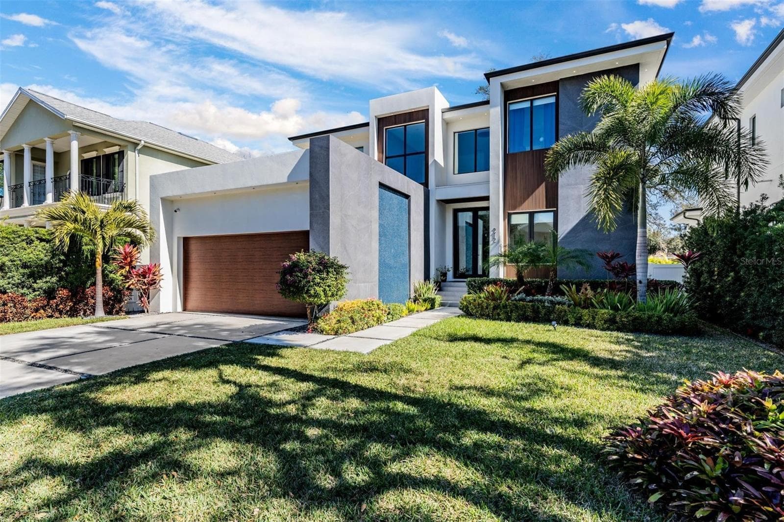 Single Family Residence at 212 S RENELLIE DR, TAMPA, photo 2 of 23