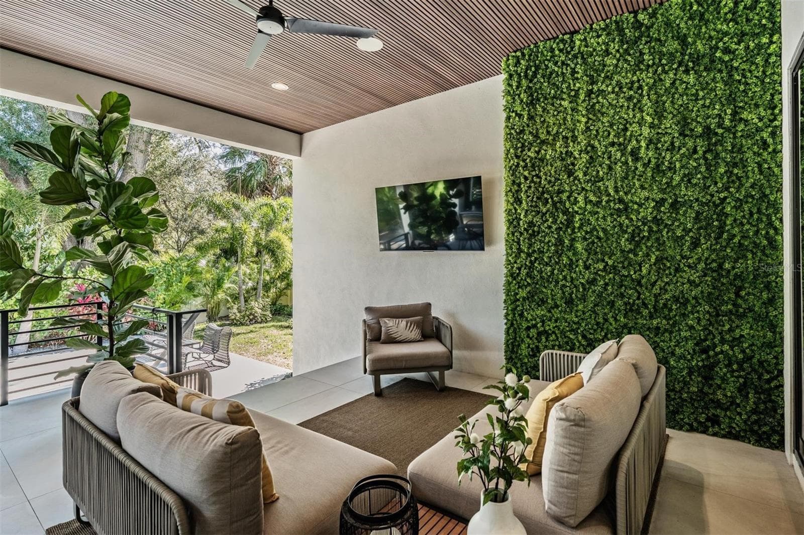 Single Family Residence at 212 S RENELLIE DR, TAMPA, photo 10 of 23