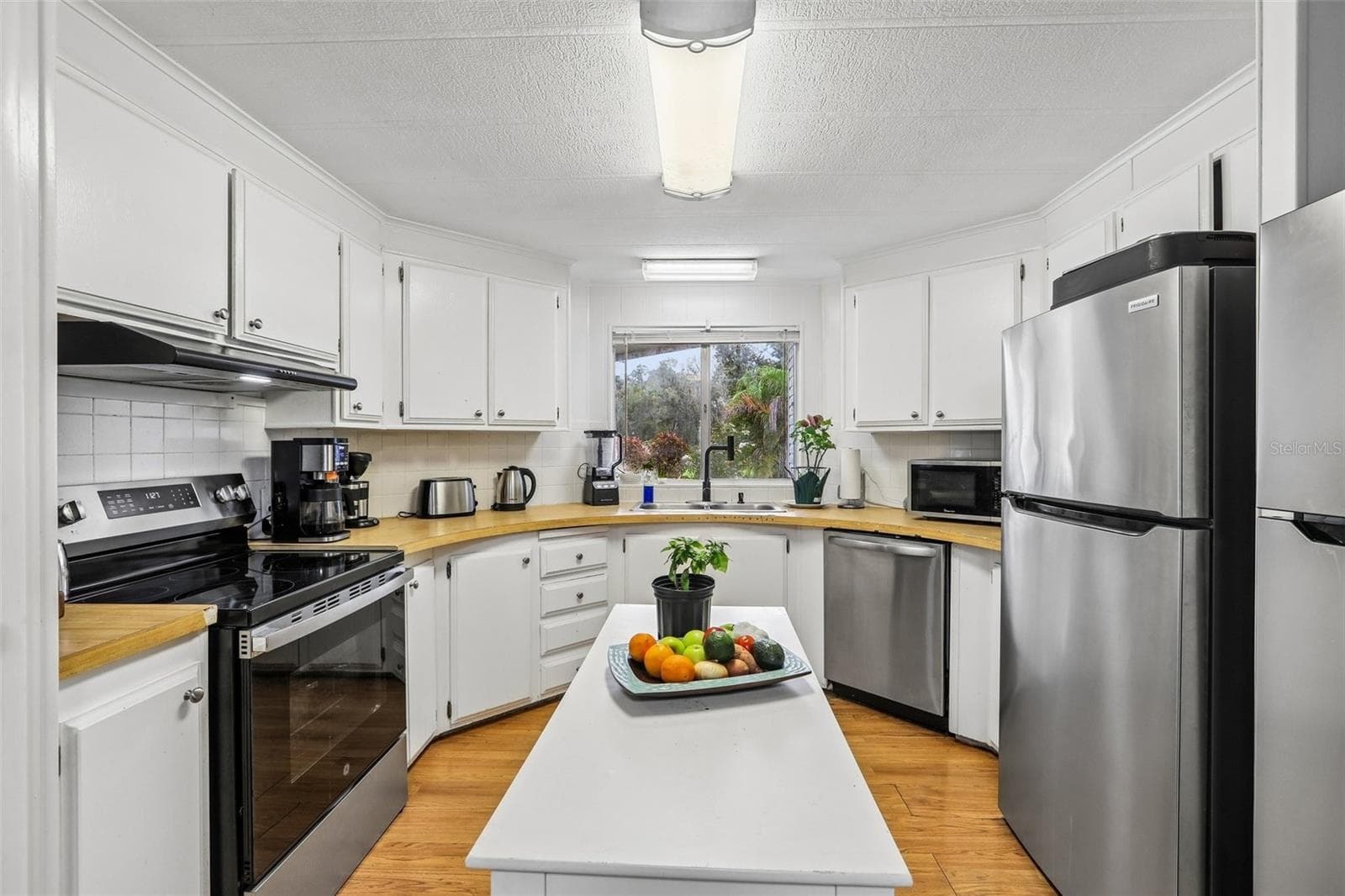 Manufactured Home at 8807 SHELDON WEST DR, TAMPA, photo 4 of 22