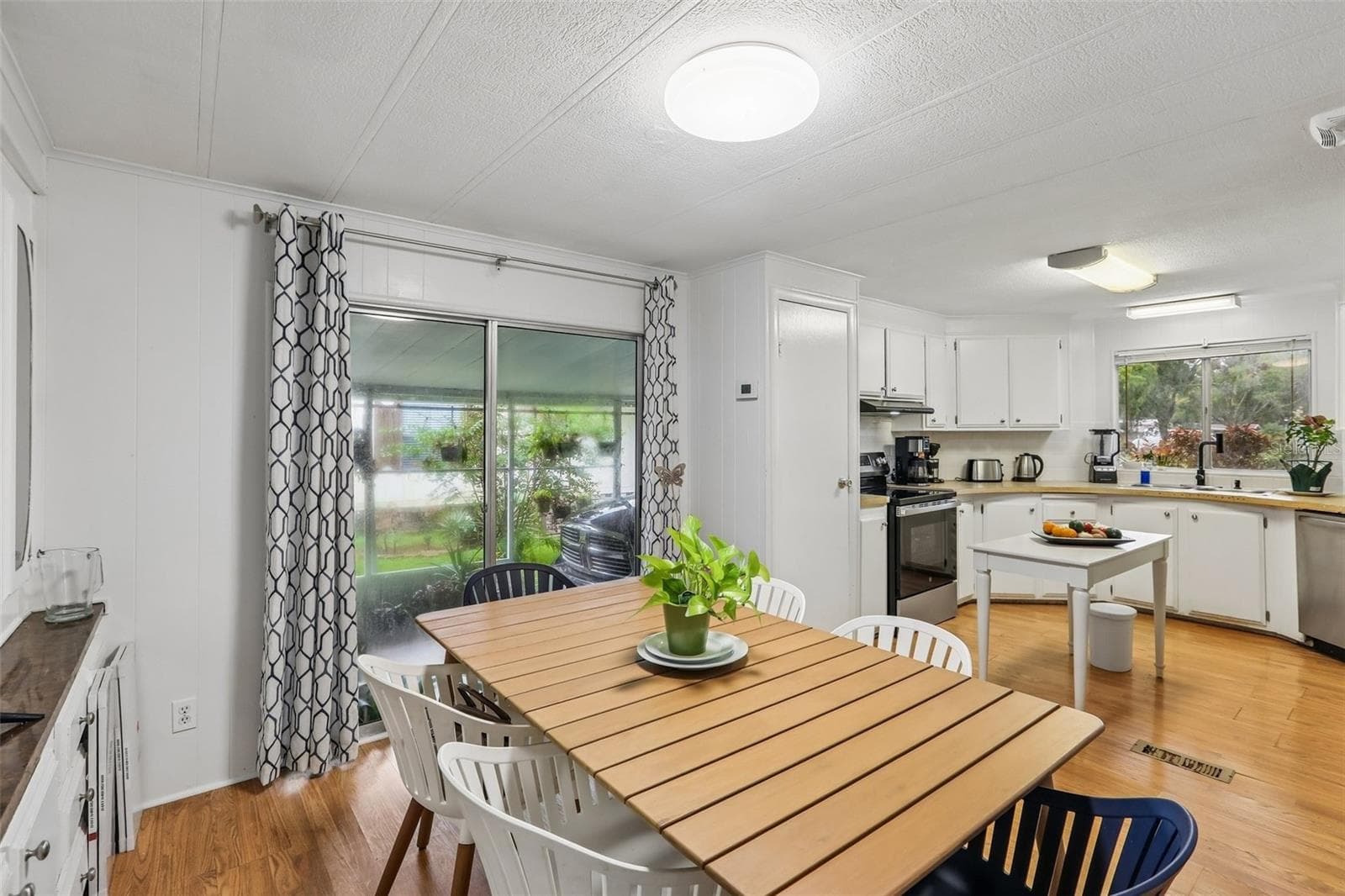 Manufactured Home at 8807 SHELDON WEST DR, TAMPA, photo 6 of 22