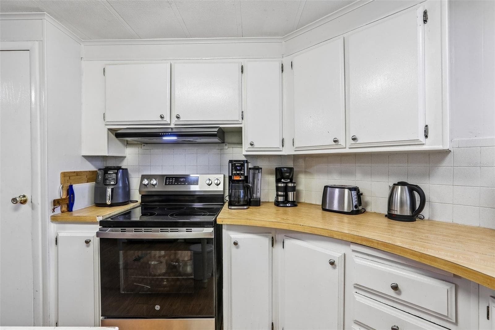 Manufactured Home at 8807 SHELDON WEST DR, TAMPA, photo 7 of 22