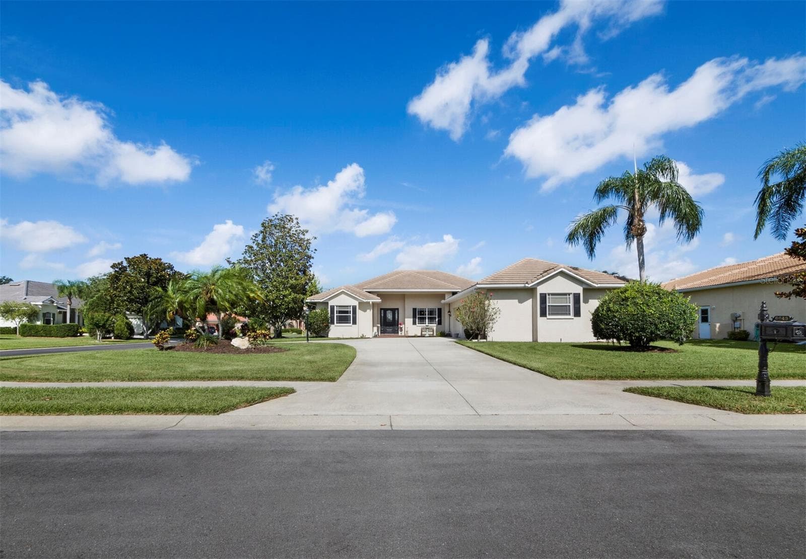 Single Family Residence at 6643 BUTLERS CREST DR, BRADENTON, photo 2 of 57