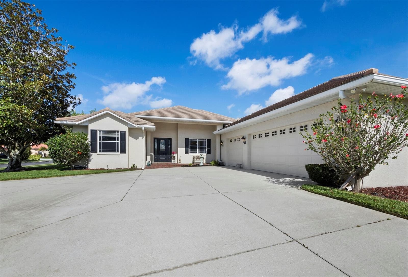 Single Family Residence at 6643 BUTLERS CREST DR, BRADENTON, photo 4 of 57