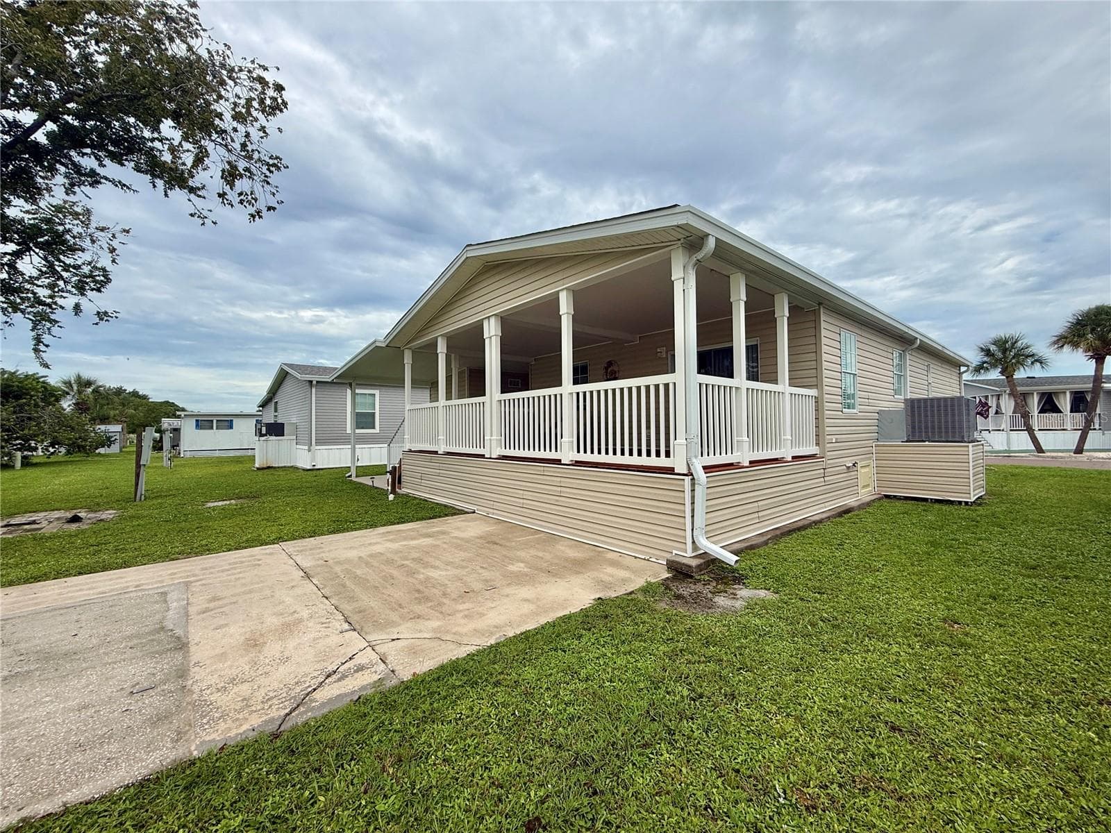 Manufactured Home at 260 S PORT ROYAL LN, APOLLO BEACH, photo 18 of 19