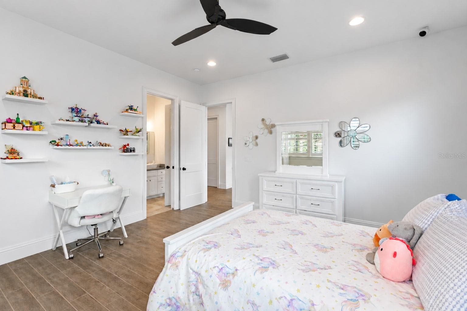 Single Family Residence at 17032 COMUNIDAD DE AVILA, LUTZ, photo 40 of 49