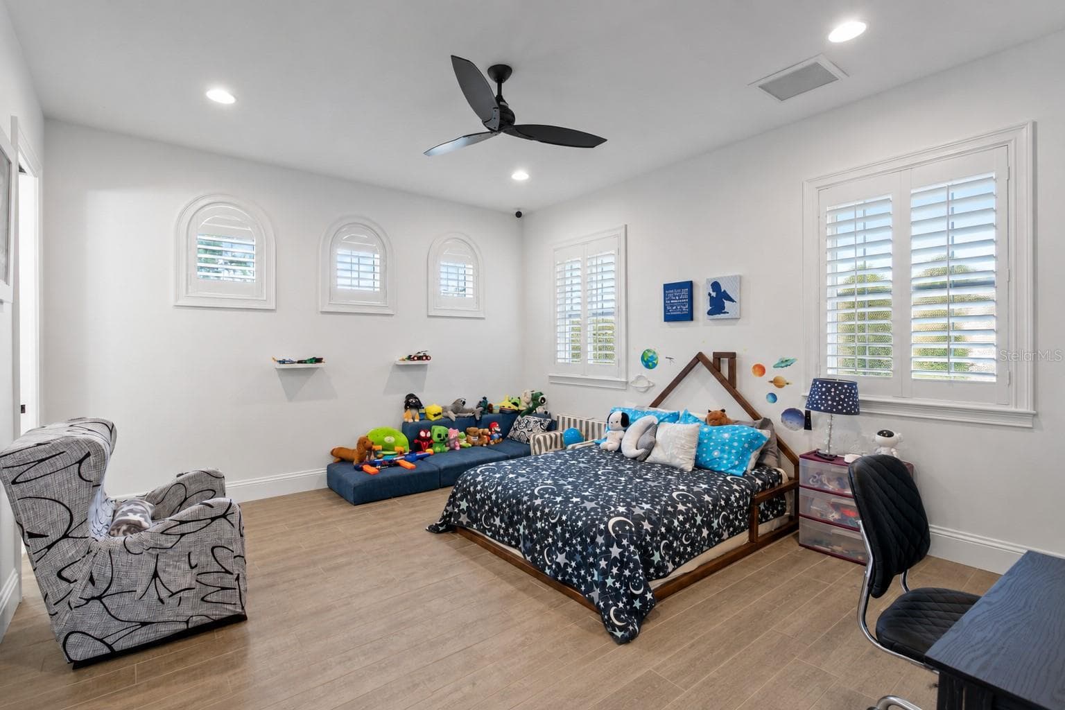 Single Family Residence at 17032 COMUNIDAD DE AVILA, LUTZ, photo 42 of 49