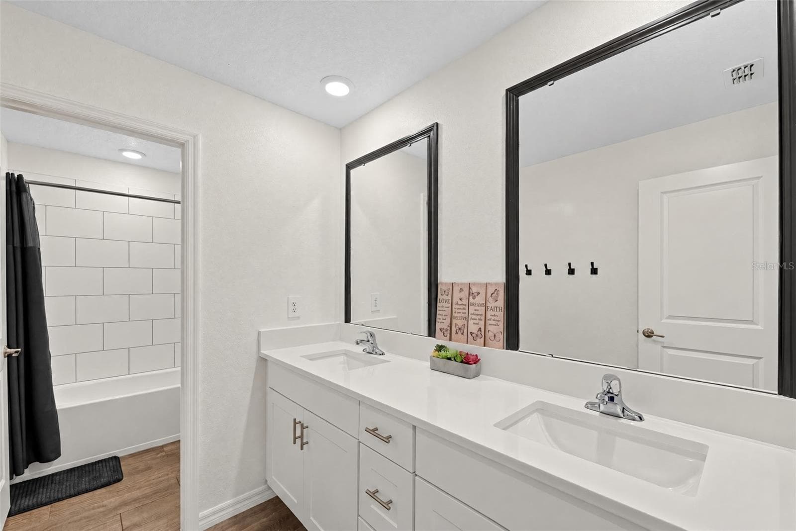 Single Family Residence at 4974 EAGLE ROCK DR, WIMAUMA, photo 30 of 90