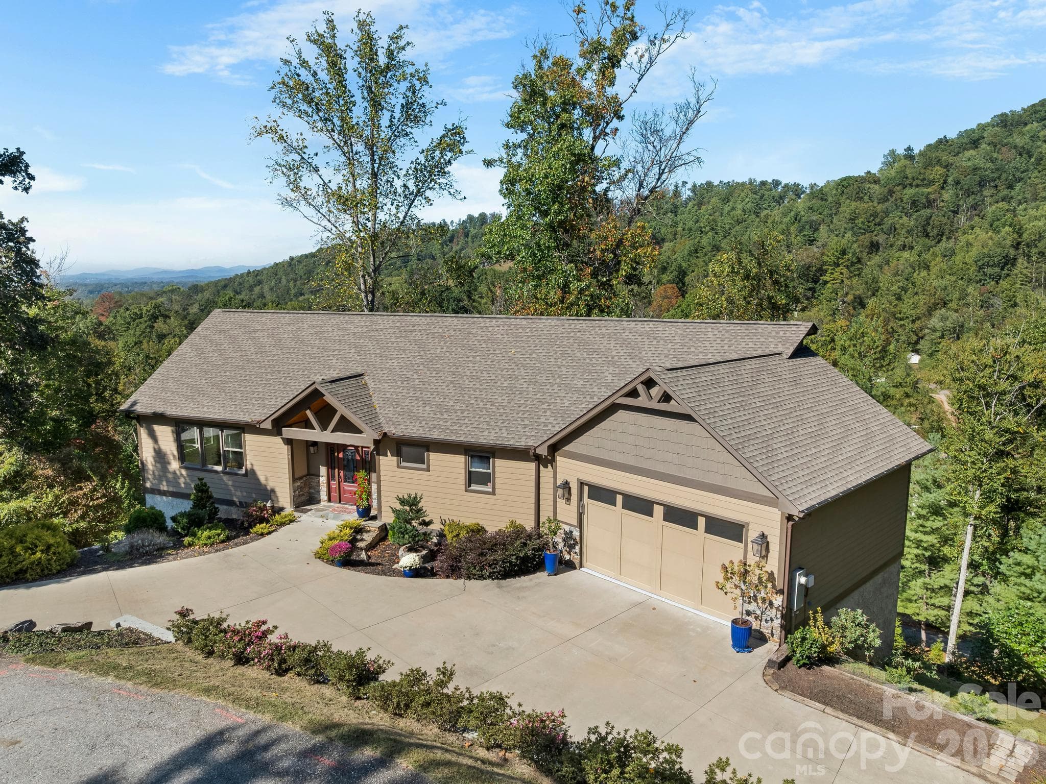 Single Family Residence at 14 Herron View Lane, Weaverville, photo 2 of 44