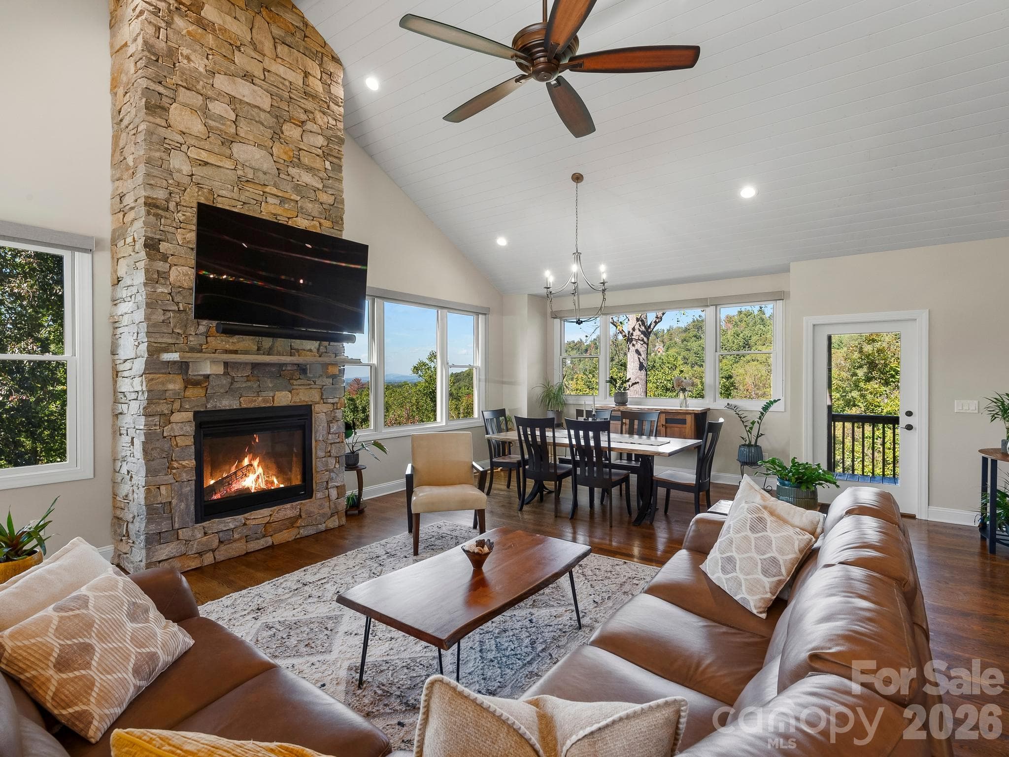 Single Family Residence at 14 Herron View Lane, Weaverville, photo 11 of 44