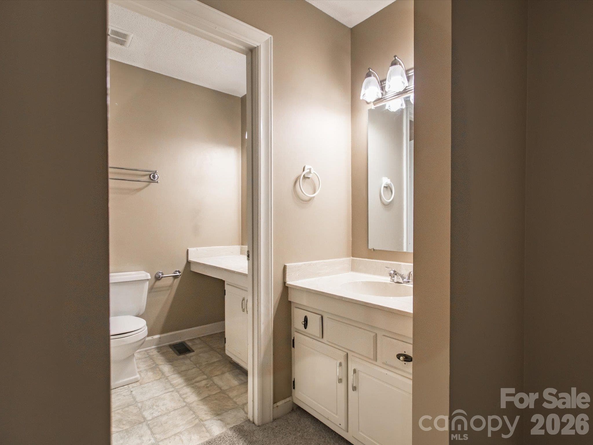 Townhouse at 2705 N Center Street, Hickory, photo 17 of 20
