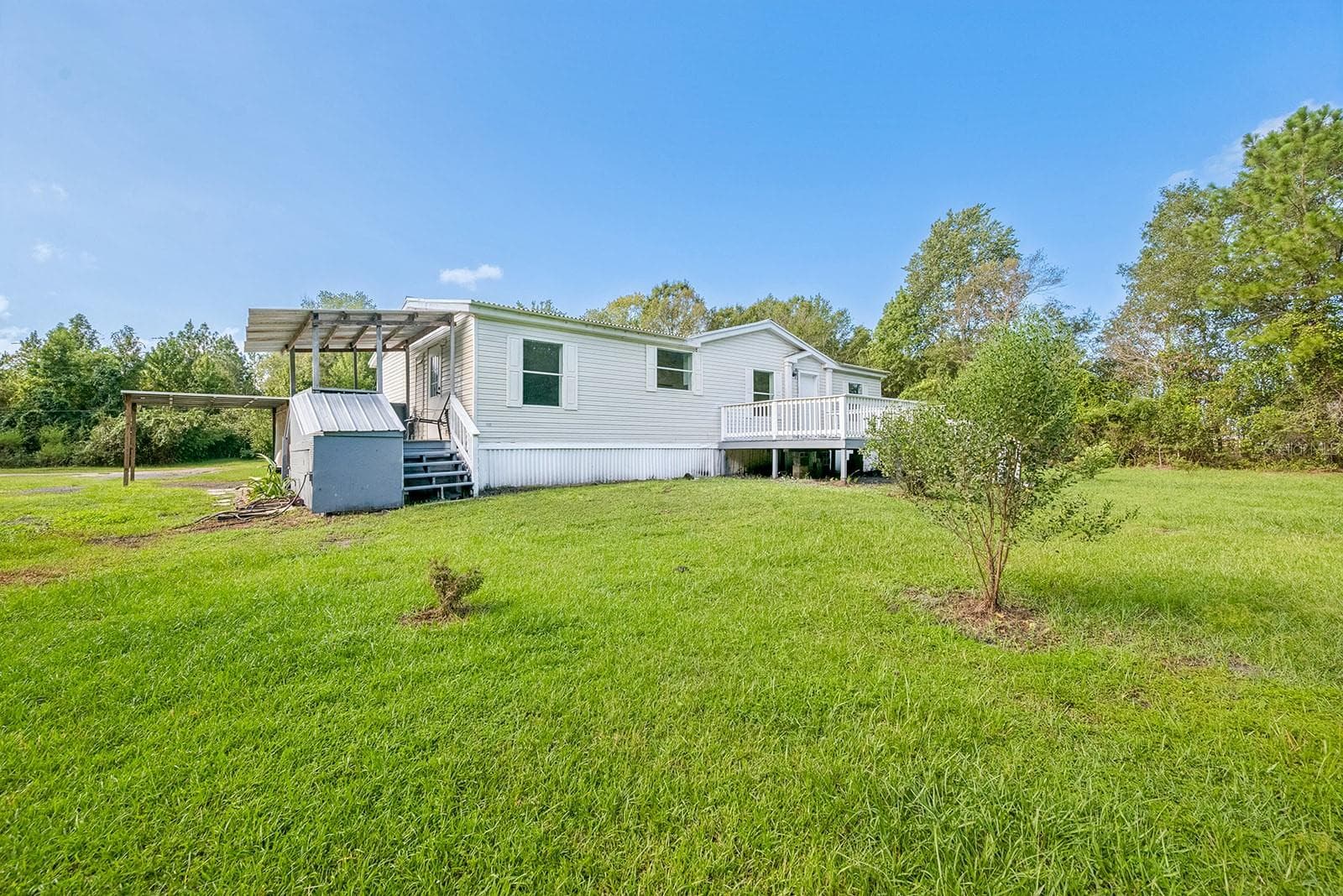 Manufactured Home at 3583 NW 216TH ST, LAWTEY, photo 5 of 68