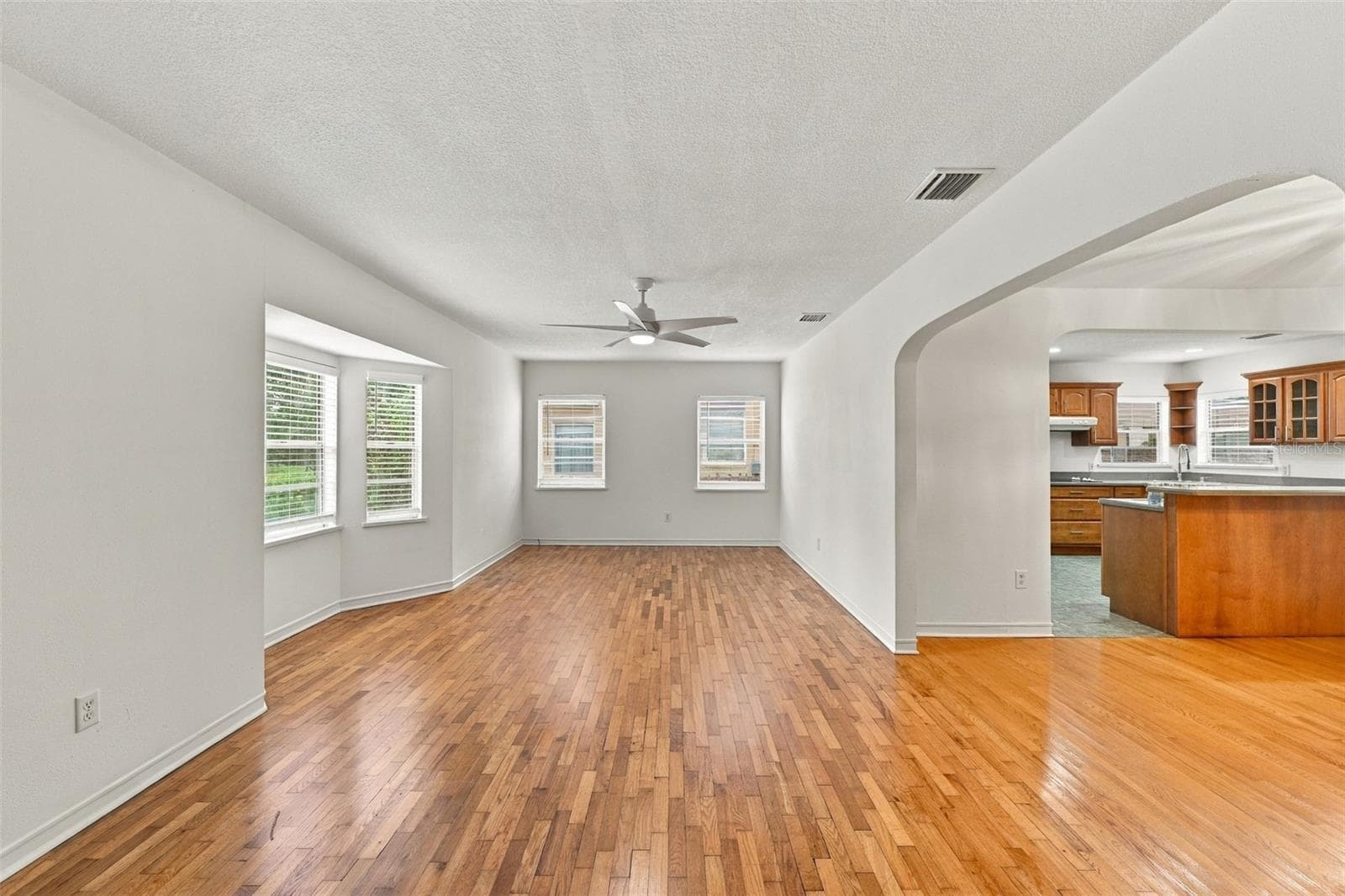 Single Family Residence at 212 S BRADFORD AVE, TAMPA, photo 3 of 39