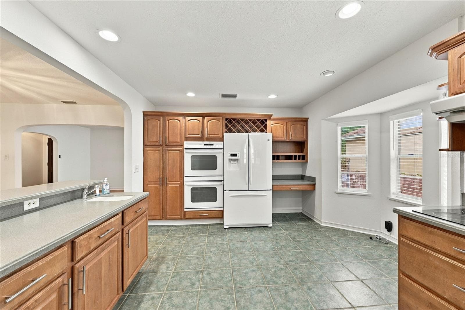 Single Family Residence at 212 S BRADFORD AVE, TAMPA, photo 11 of 39