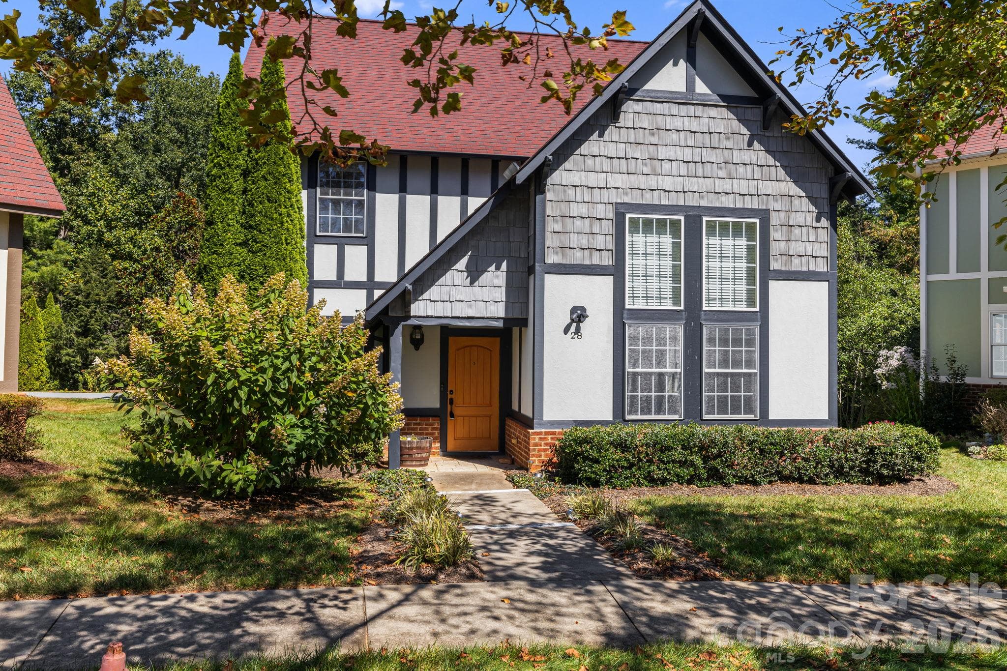 Condominium at 28 Trafalgar Circle, Asheville, photo 2 of 48