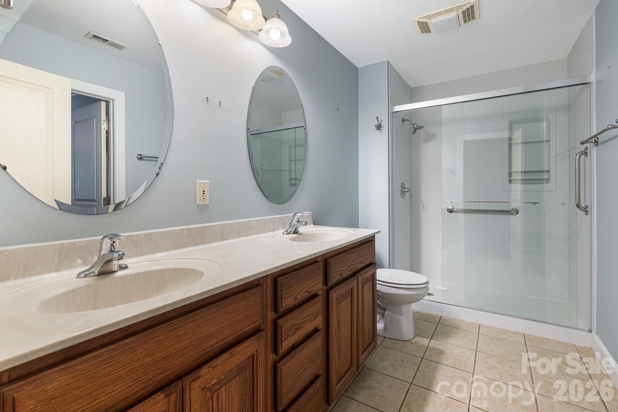 Condominium at 28 Trafalgar Circle, Asheville, photo 8 of 48