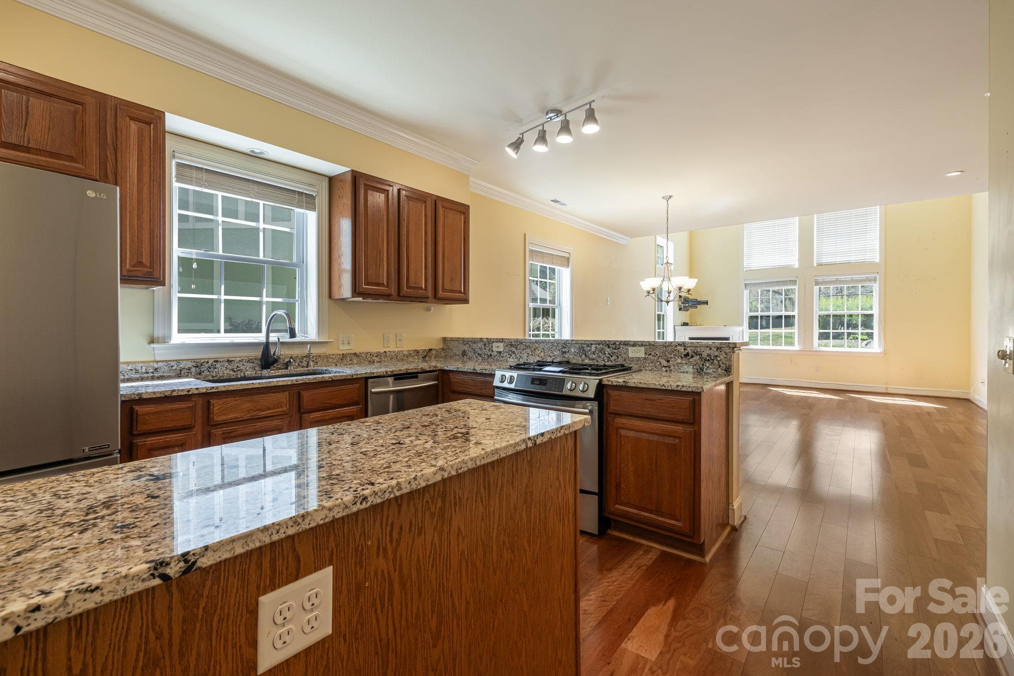 Condominium at 28 Trafalgar Circle, Asheville, photo 20 of 48