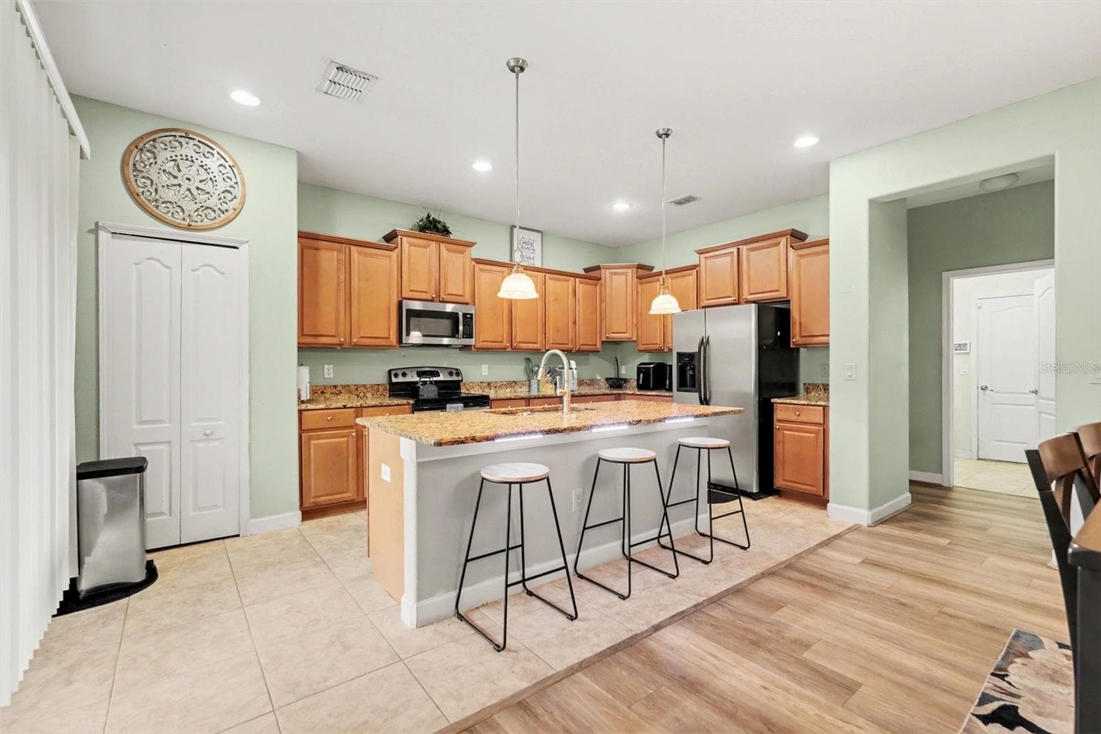 Single Family Residence at 20443 AUTUMN FERN AVE, TAMPA, photo 11 of 30