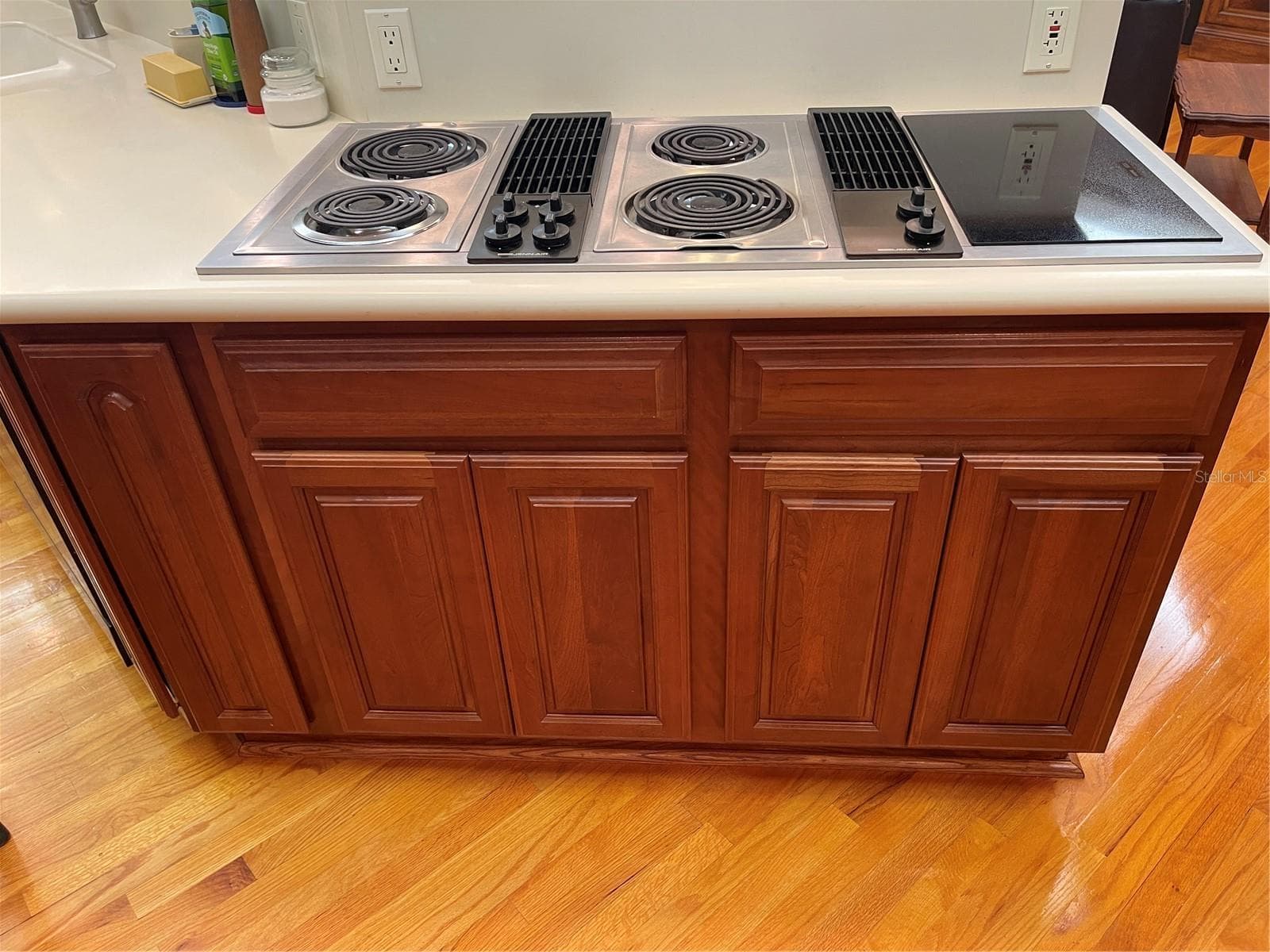 Electric Griddle and Stove Top by Jenn Air - 5422 CYRIL DR, DADE CITY