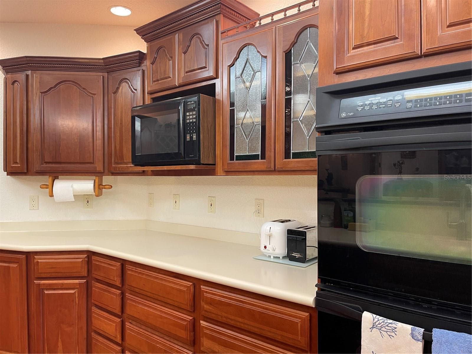 Double oven - 5422 CYRIL DR, DADE CITY