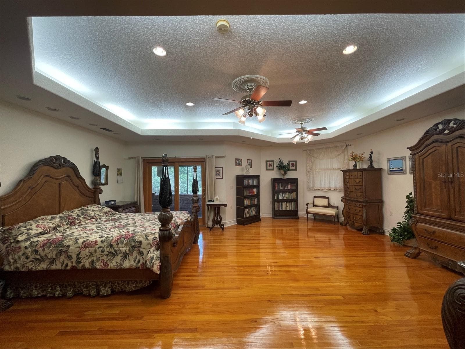 Plenty of recessed lights surround the tray ceiling. - 5422 CYRIL DR, DADE CITY