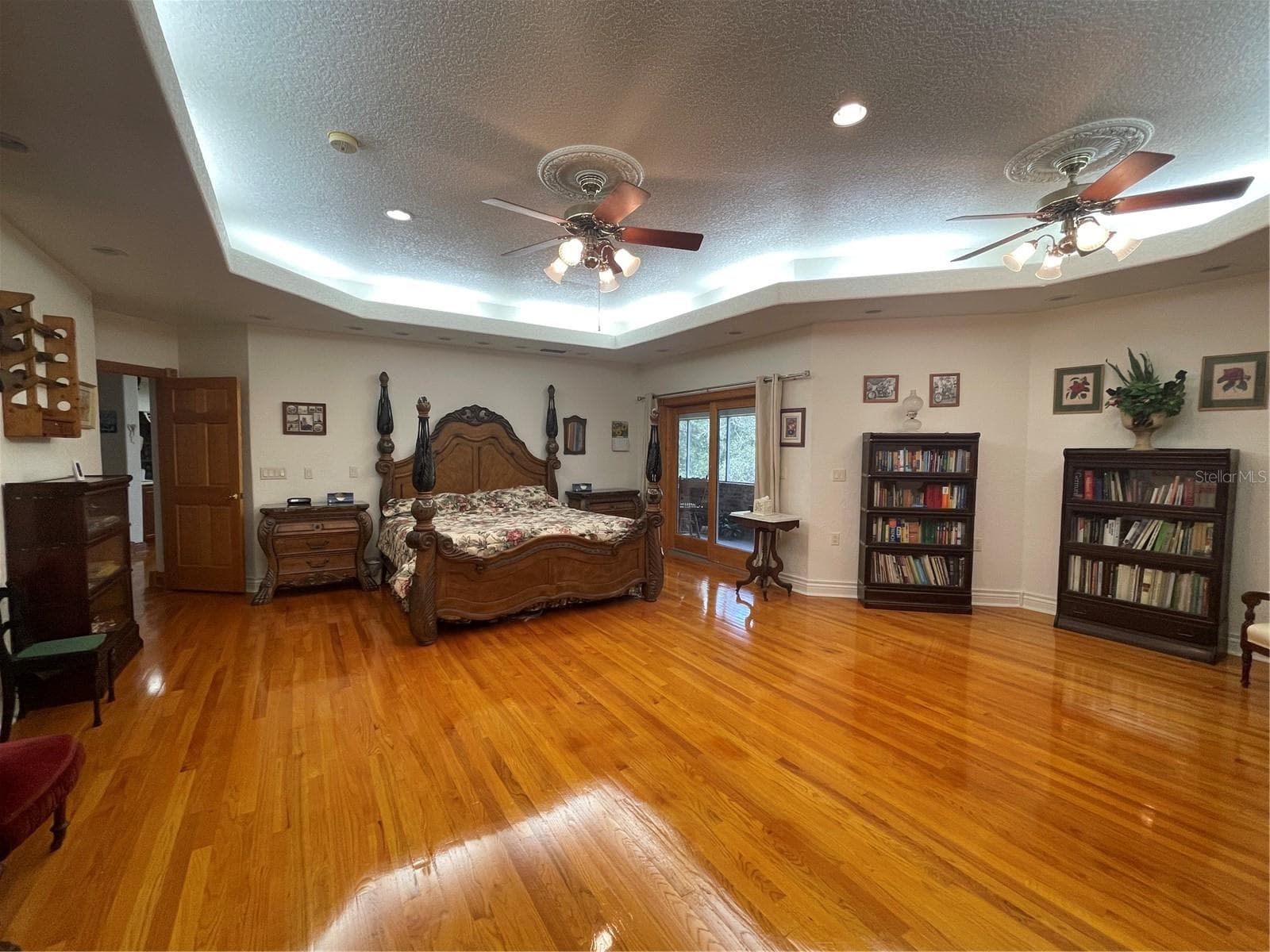 Door to the left leads to the living area and parlor - 5422 CYRIL DR, DADE CITY