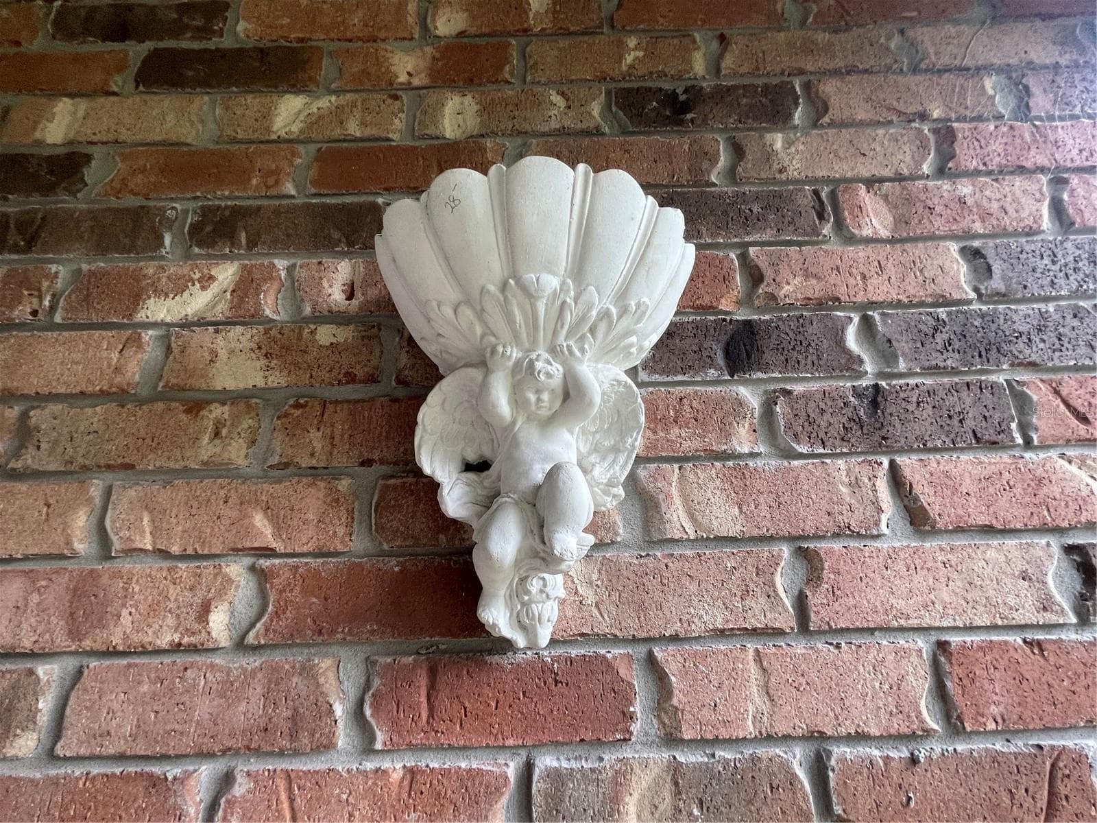 Gargoyle decorative accents - 5422 CYRIL DR, DADE CITY