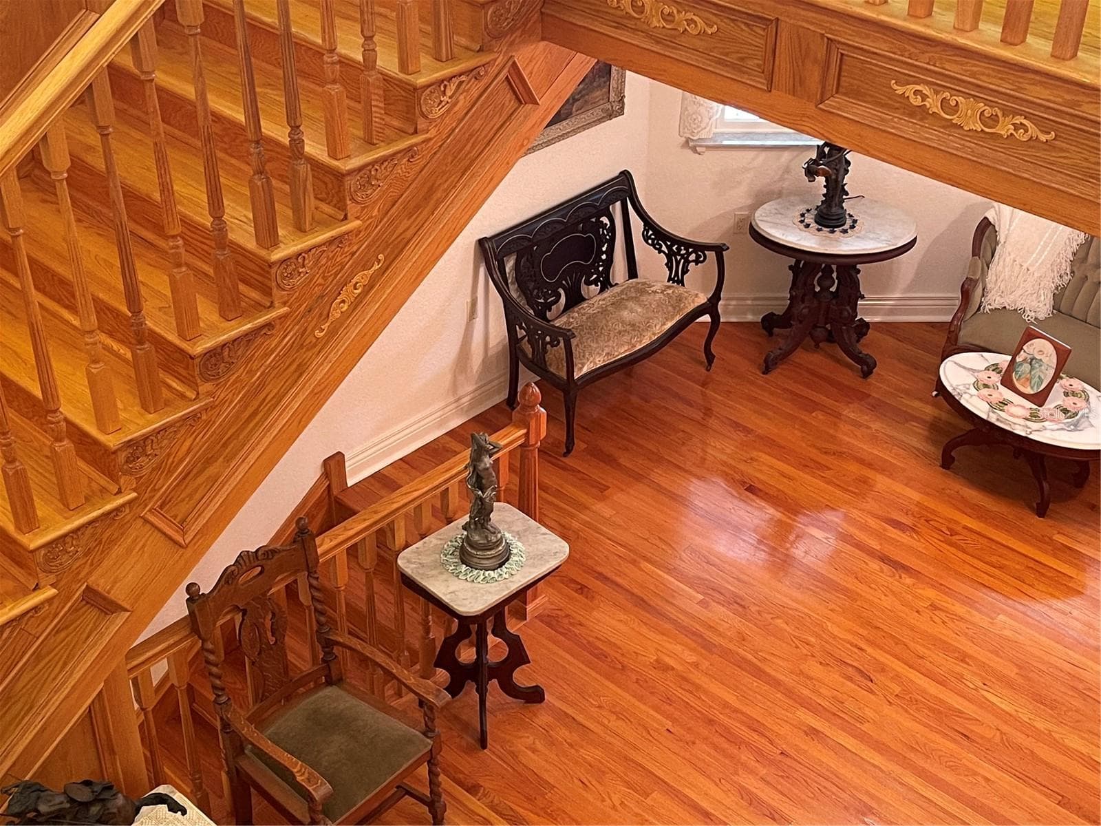 Sitting area adjacent to the entry from the first floor stairs - 5422 CYRIL DR, DADE CITY
