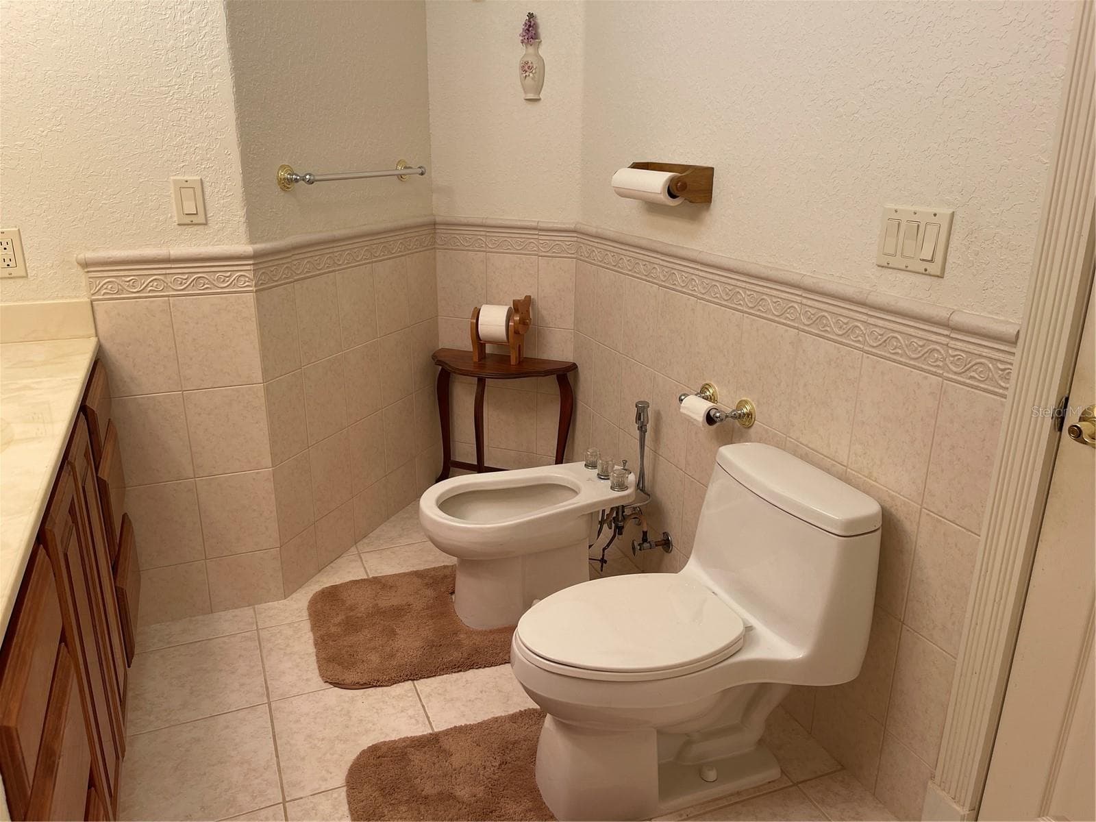 bidet in guest bathroom - 5422 CYRIL DR, DADE CITY