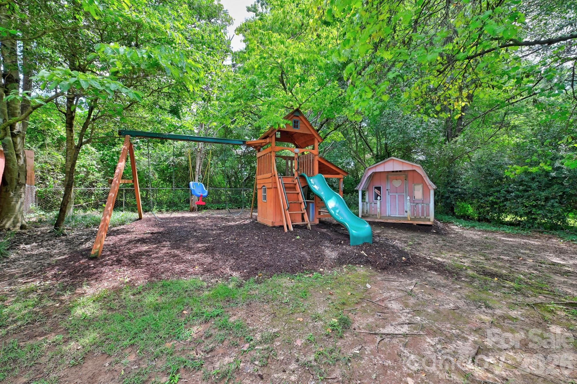 Fantastic play set stays!! - 1620 Windyrush Lane, Gastonia