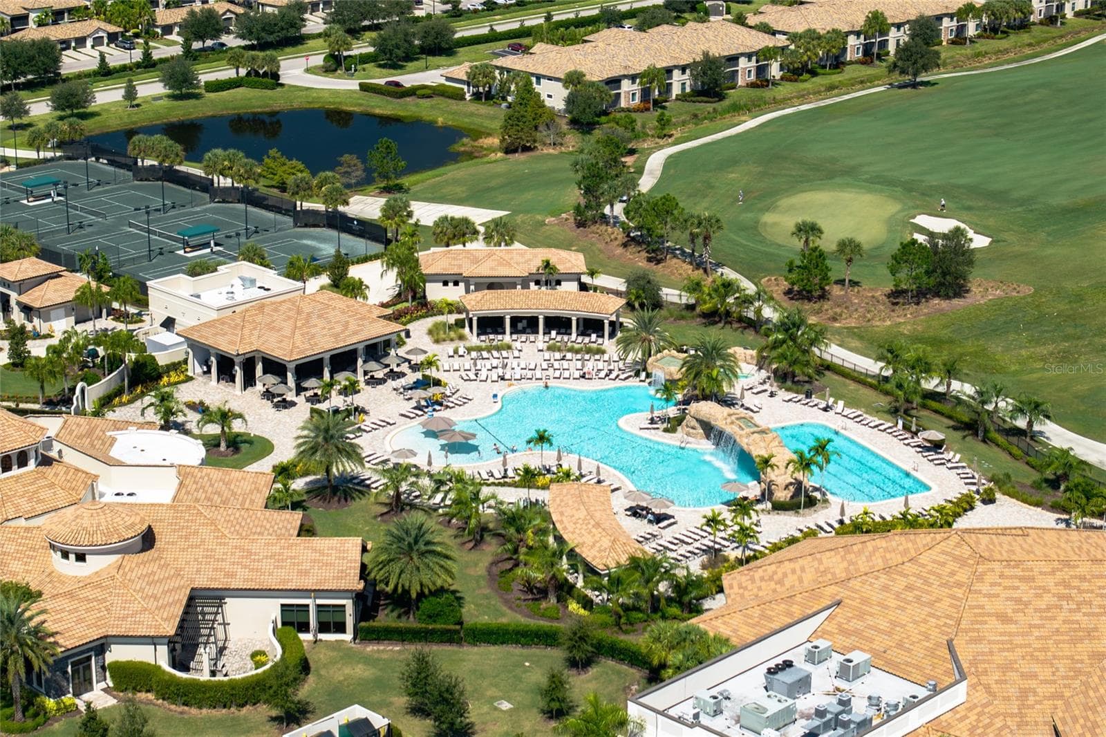 Condominium at 18008 GAWTHROP DR #402, BRADENTON, photo 3 of 39